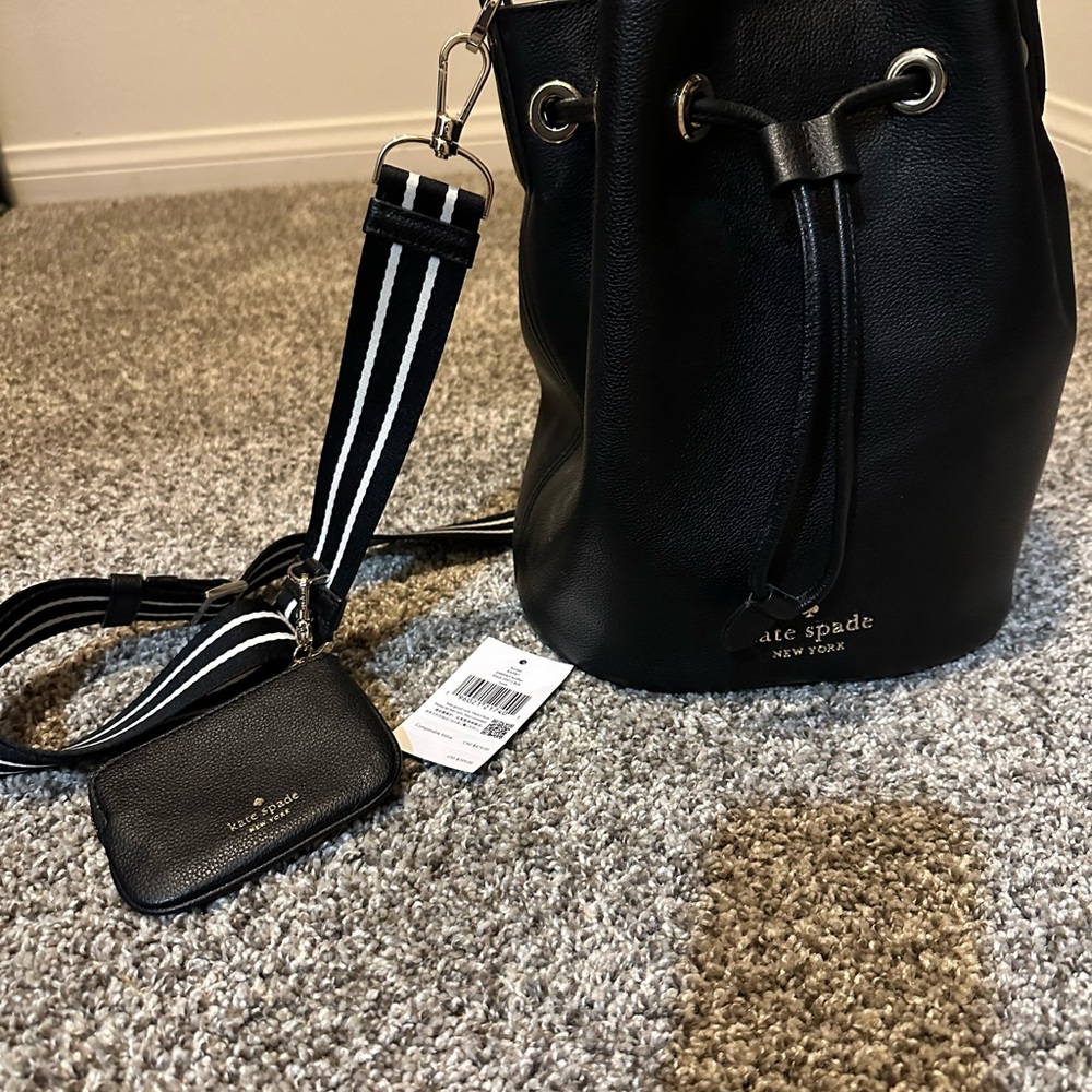 Kate Spade leather bucket bag - Picture 3 of 6